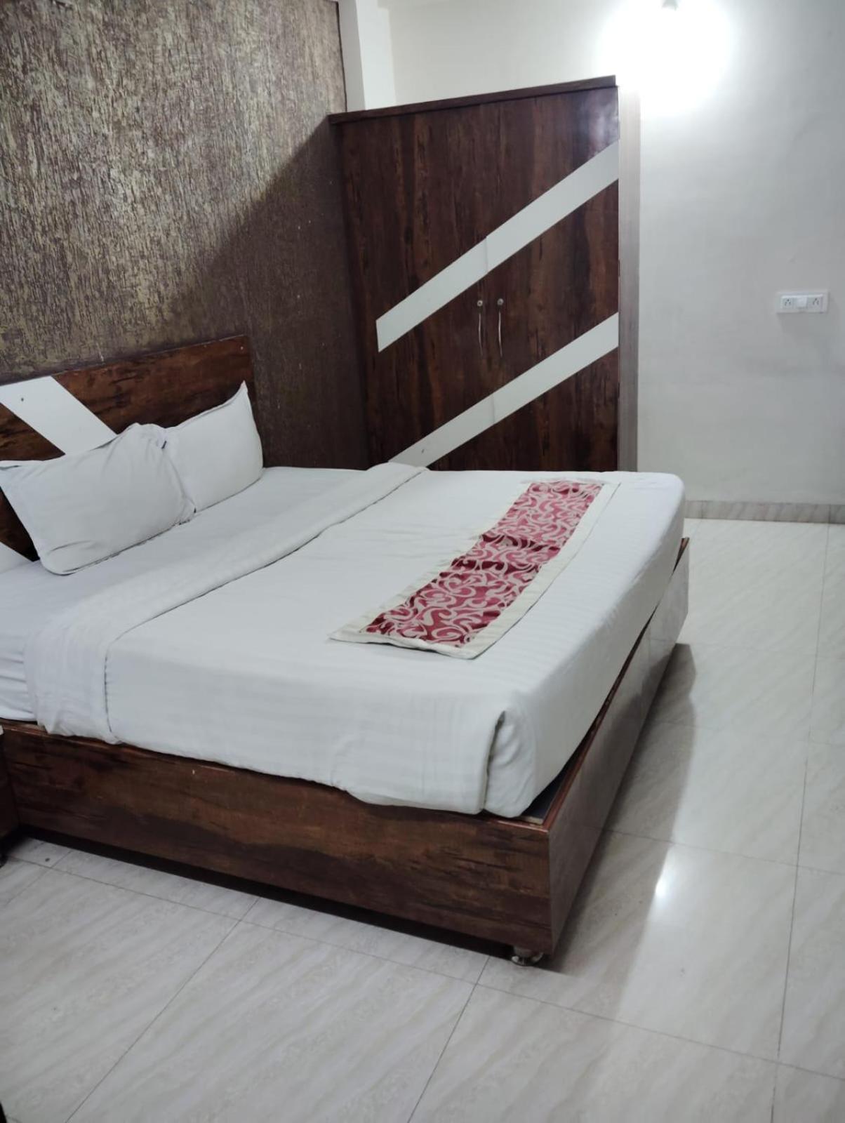 Hotal Zodiac Hotell Indore Exteriör bild